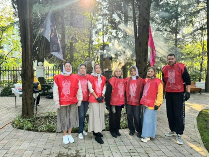 Волонтеры собора Архистратига Михаила организовали обед участникам Крестного хода