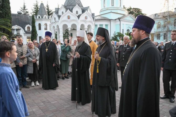 Митрополит Василий и епископ Герман совершили всенощное бдение в соборе Архистратига Михаила г. Сочи
